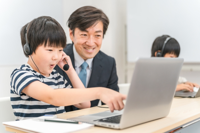 「書いて覚えなさい」はもう終わり。脳タイプ別・小学生の「書かない」暗記術